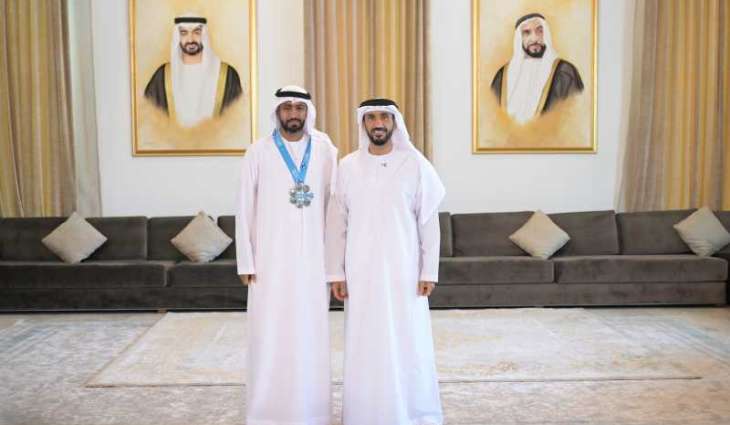 Nahyan bin Zayed honours Emirati runner Salem Al Hashemi