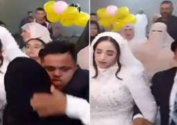 عروس حزینة خلال زفافھا یثیر جدلا واسعا في مصر