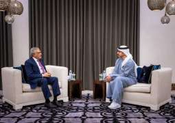 عبدالله بن زايد يستقبل نائب رئيس الوزراء وزير الخارجية الباكستاني