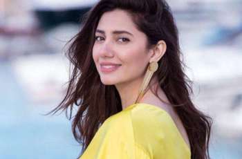 Mahira Khan reveals bangles as her favorite gift from husband during film promotions
