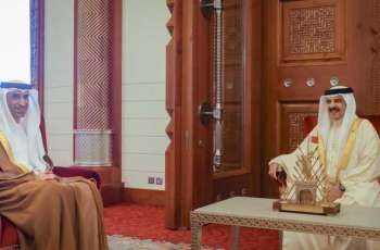 King of Bahrain receives UAE Minister of State for Foreign Trade in Manama