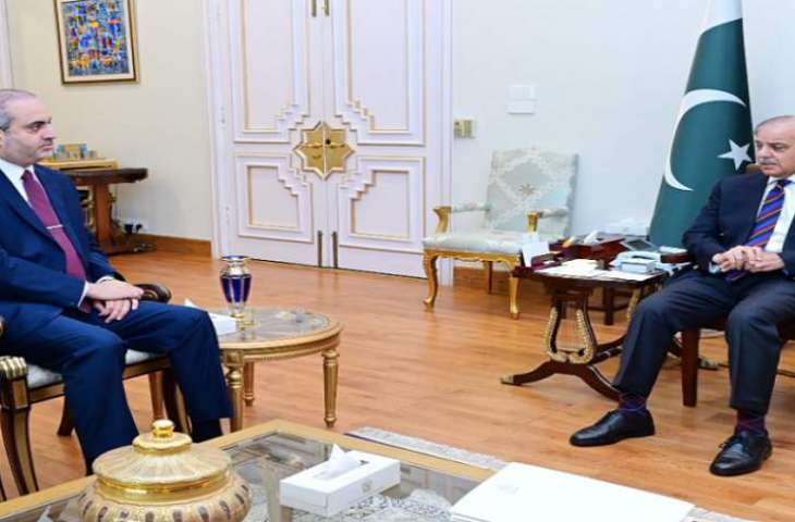 رئیس الوزراء شھباز شریف یجتمع مع سفیر دولة قطر لدی اسلام آباد