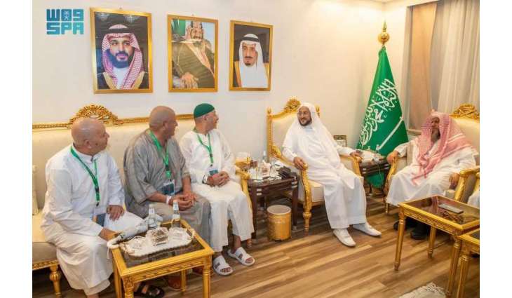 وزير الشؤون الإسلامية يستقبل عددًا من الشخصيات المغربية المستضافين ضمن برنامج خادم الحرمين الشريفين للحج