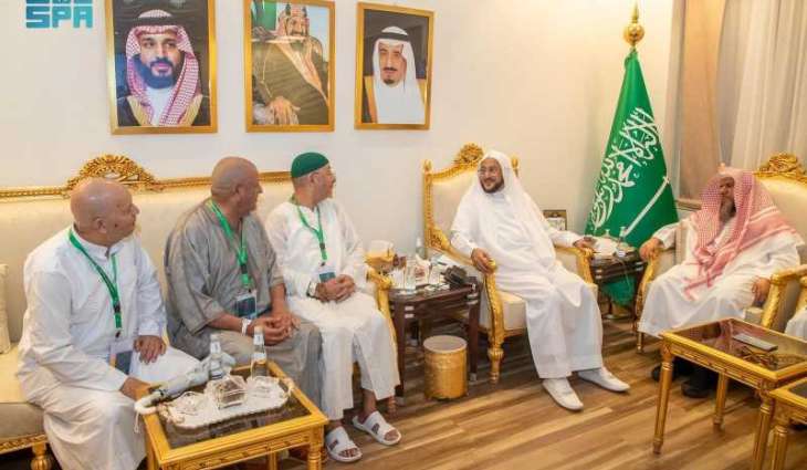 وزير الشؤون الإسلامية يستقبل عددًا من الشخصيات المغربية المستضافين ضمن برنامج خادم الحرمين الشريفين للحج