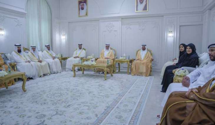ولي عهد الشارقة يكرم الفائزين بجائزة العمل التطوعي بدورتها الـ 22