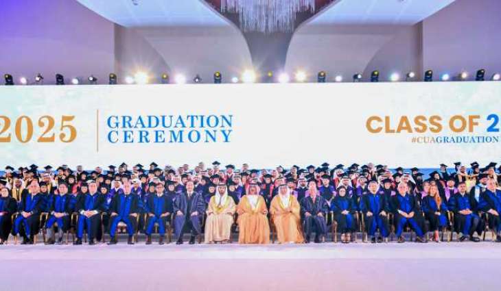 عمار بن حميد يشهد حفل تخريج دفعة 2025 في جامعة المدينة عجمان