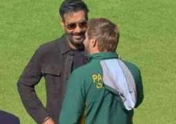 Photos of Shahid Afridi, Ajay Devgn meeting at stadium go viral
