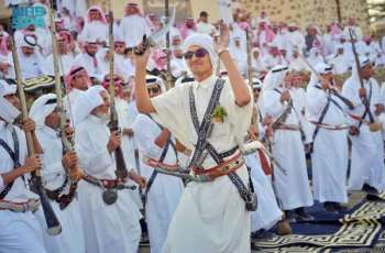 Tourists Flock to Folk Art Events in Al-Namas