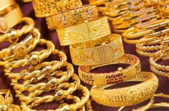 Gold price declines by Rs900 per tola in Pakistan