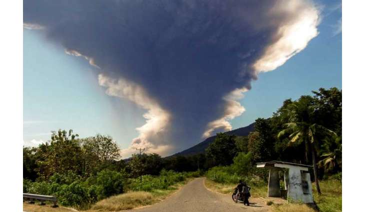 Indonesia volcano spews 18-kilometre ash tower