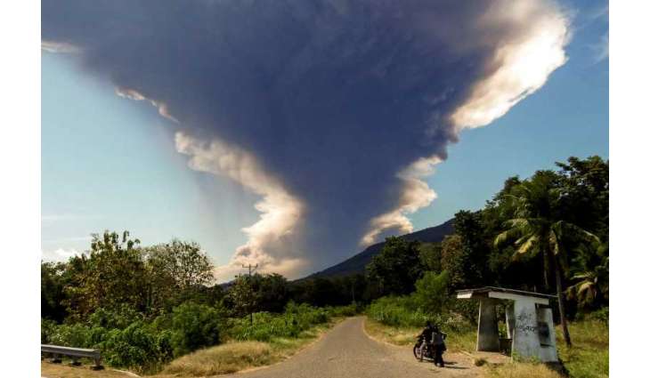Volcanic eruption disrupts flights in Indonesia