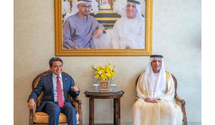 سعود بن صقر يستقبل سفير السلفادور