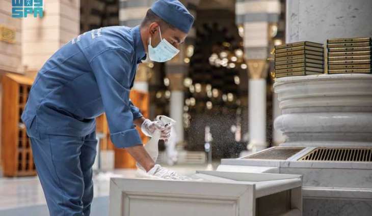 أكثر من (2,700) لتر من المعقمات لتطهير المسجد النبوي وتهيئة البيئة الإيمانية لاستقبال المصلين الجمعة