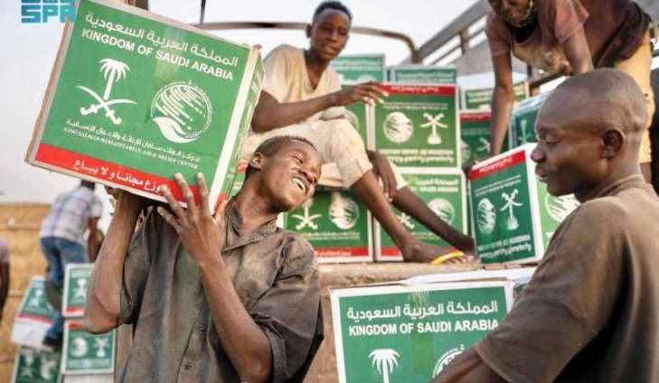 10.230 مستفيدًا من السلال الغذائية الموزعة من مركز الملك سلمان للإغاثة في محلية القضارف بالسودان