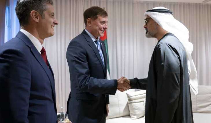 خالد بن محمد بن زايد يلتقي الرئيس التنفيذي للشركة البرازيلية لصناعة الطيران 
