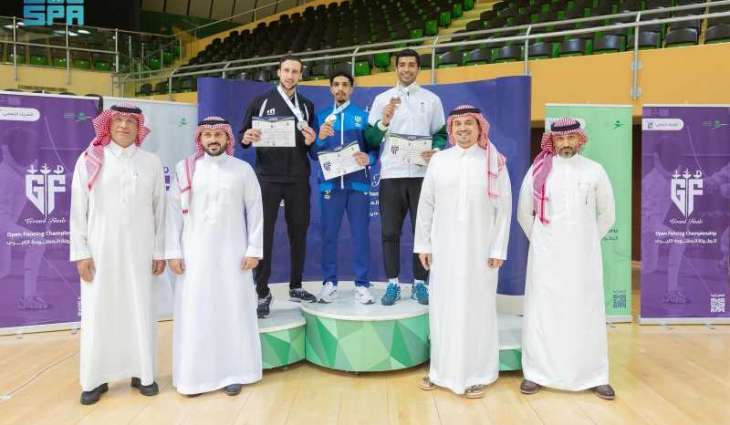 الأمير فهد بن جلوي يتوج أبطال البطولة المفتوحة للمبارزة