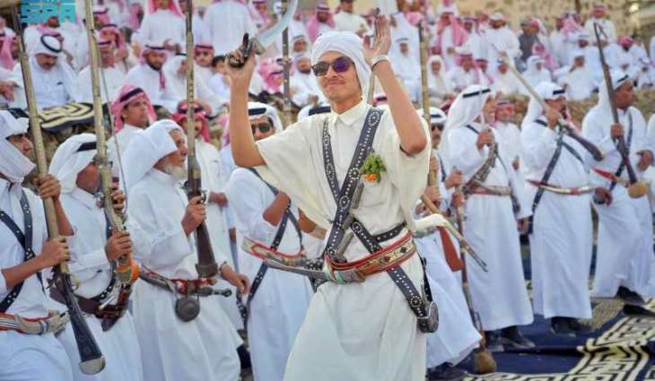 Tourists Flock to Folk Art Events in Al-Namas