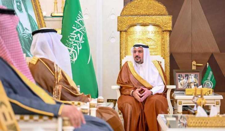 أمير منطقة القصيم يستقبل مدير التعليم ويتسلّم تقارير الأداء والأنشطة التعليمية المنفّذة بالمنطقة