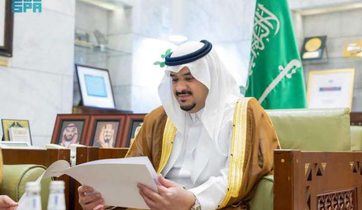 نائب أمير الرياض يستقبل مدير عام فرع وزارة الموارد البشرية والتنمية الاجتماعية بالمنطقة