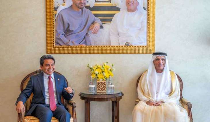 سعود بن صقر يستقبل سفير السلفادور