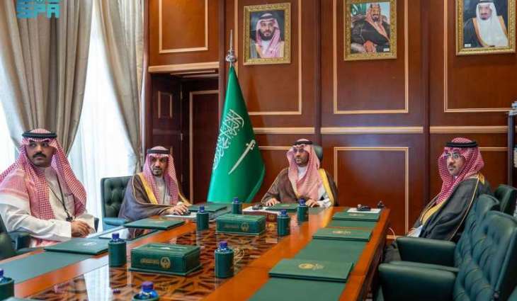 نائب أمير حائل يستقبل مدير فرع البريد السعودي بالمنطقة