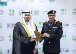 نائب أمير الرياض يزور مركز العمليات الأمنية الموحدة (911) بالمنطقة ويشيد بجهود رجال الأمن