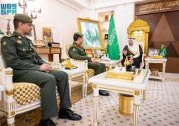 أمير منطقة القصيم يتسلّم التقرير السنوي لأعمال الجوازات لعام 1446هـ