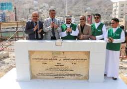 البرنامج السعودي لتنمية وإعمار اليمن يتفقد مشاريع حضرموت ويضع حجر الأساس لمشروع تعليمي بالمكلا
