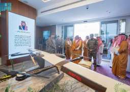 الأمير عبدالعزيز بن سعود يقف على سير العمل في قيادة القوات الخاصة للأمن البيئي