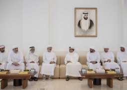 منصور بن زايد يعزي في وفاة صالح مبارك بن صنيف المنهالي