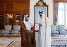 Qatari Emir awards 'Al Wajbah' Decoration to UAE Ambassador