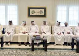 حاكم أم القيوين يقدم واجب العزاء في وفاة حرم حمد بن رحمه الشامسي