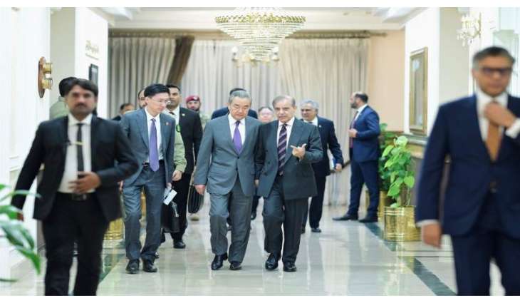 رئیس الوزراء شھباز شریف یجتمع مع وزیر الخارجیة المصري خلال زیارتہ لباکستان