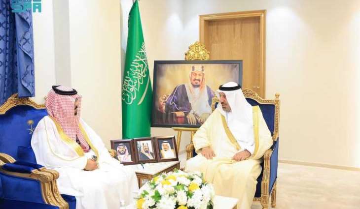 الأمير جلوي بن عبدالعزيز يتسلم تقريرًا عن المدينة الصناعية بنجران
