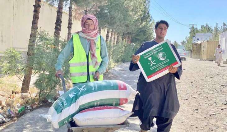 مركز الملك سلمان للإغاثة يوزّع سلالًا غذائية جديدة في ولاية هرات بأفغانستان