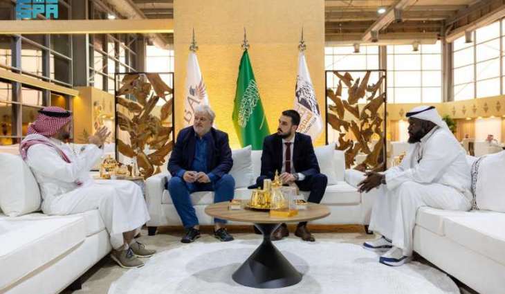 سفير صربيا يزور المزاد الدولي لمزارع إنتاج الصقور 2025