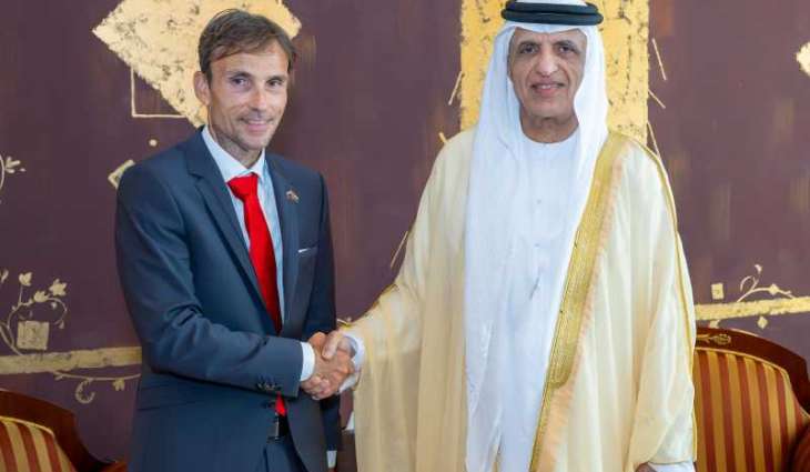 سعود بن صقر يستقبل سفير سلوفاكيا