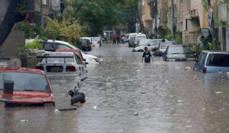 عطلة عامة في مدینة کراتشي بسبب الأمطار الغزیرة