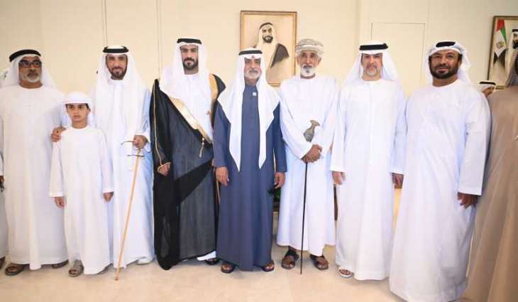 نهيان بن مبارك يحضر أفراح الظاهري والعرياني في العين