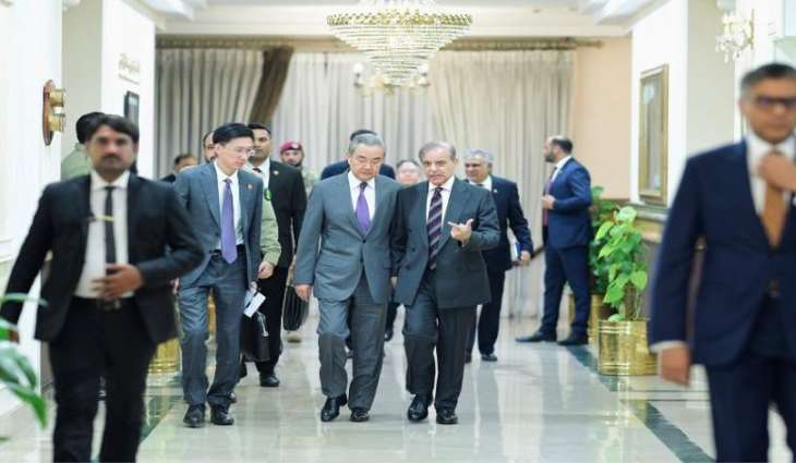رئیس الوزراء شھباز شریف یجتمع مع وزیر الخارجیة المصري خلال زیارتہ لباکستان
