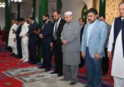 President Zardari visits historic Eidgah Mosque in China’s Kashgar