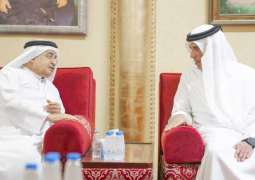 سعود بن صقر يقدّم واجب العزاء في وفاة سلطان بن خالد بن محمد القاسمي