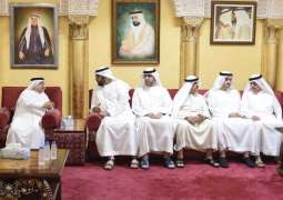ولى عهد أم القيوين يقدم واجب العزاء بوفاة الشيخ سلطان بن خالد بن محمد القاسمى