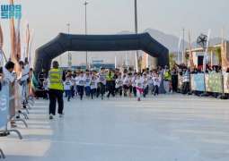 300 طالب يشاركون في سباق العودة للمدارس بـ
