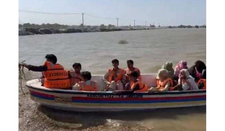 Rescue operation underway as floodwaters surround Jalalpur Pirwala