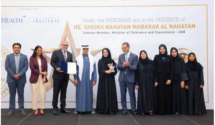 نهيان بن مبارك يكرم المؤسسات الصحية بجوائز المبادرة الذهبية 