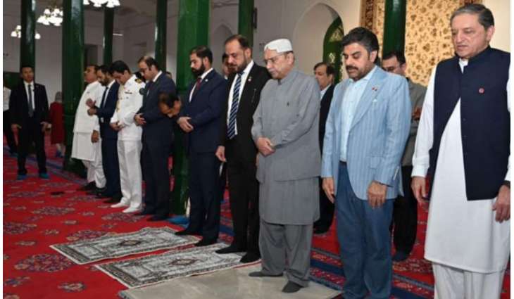 President Zardari visits historic Eidgah Mosque in China’s Kashgar