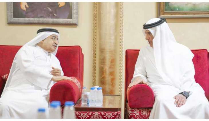 سعود بن صقر يقدّم واجب العزاء في وفاة سلطان بن خالد بن محمد القاسمي