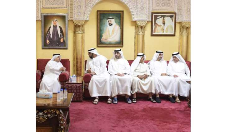 ولى عهد أم القيوين يقدم واجب العزاء بوفاة الشيخ سلطان بن خالد بن محمد القاسمى