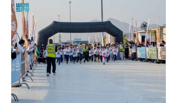 300 طالب يشاركون في سباق العودة للمدارس بـ